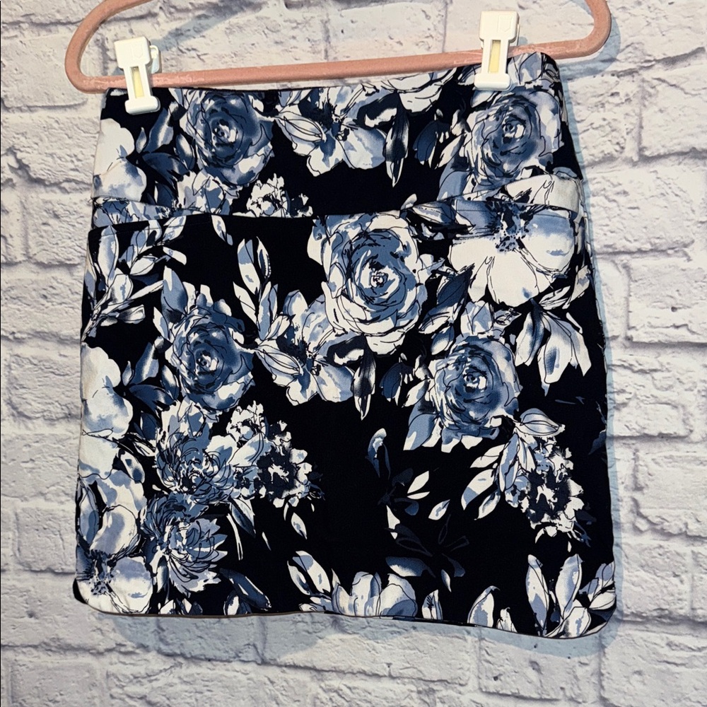 Floral Mini Skorts in Blue and White Size Medium - Picture 2 of 13